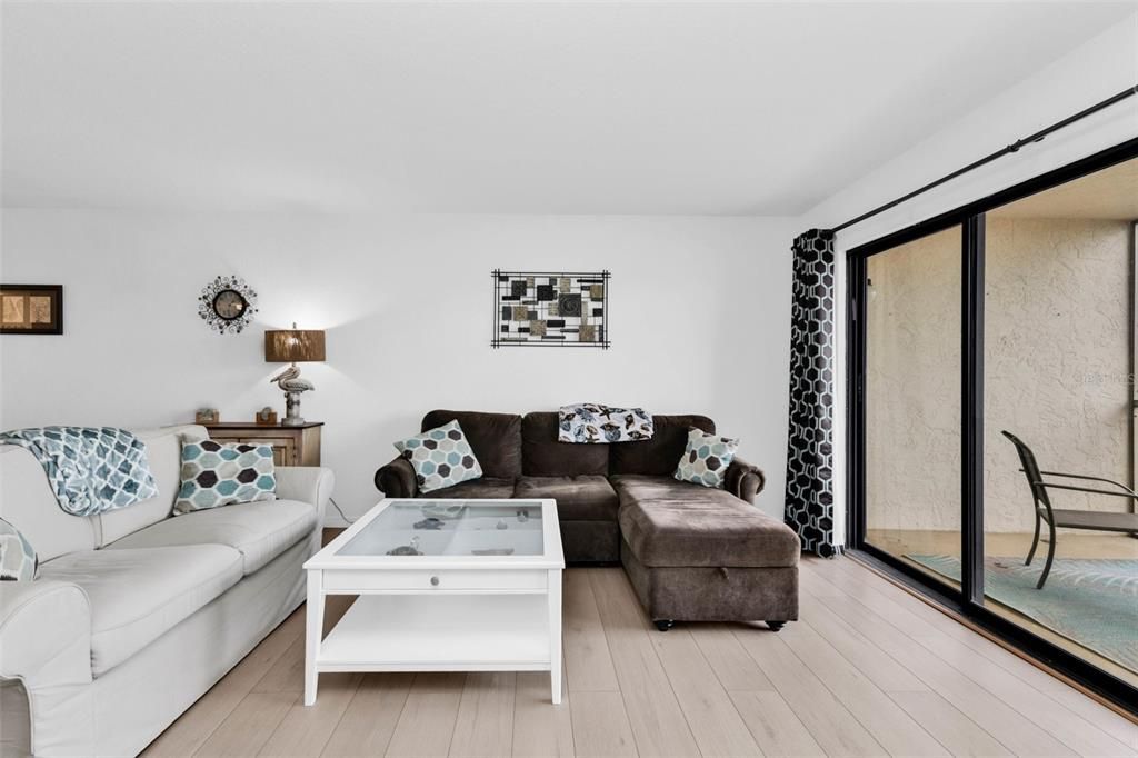 待售: $125,000 (2 贝兹, 2 浴室, 1153 平方英尺)