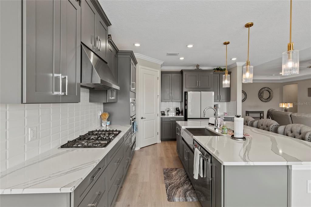 En Venta: $930,000 (4 camas, 3 baños, 2702 Pies cuadrados)