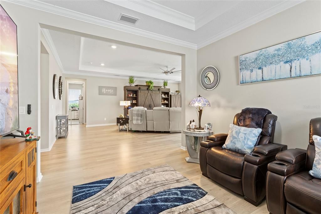 En Venta: $930,000 (4 camas, 3 baños, 2702 Pies cuadrados)