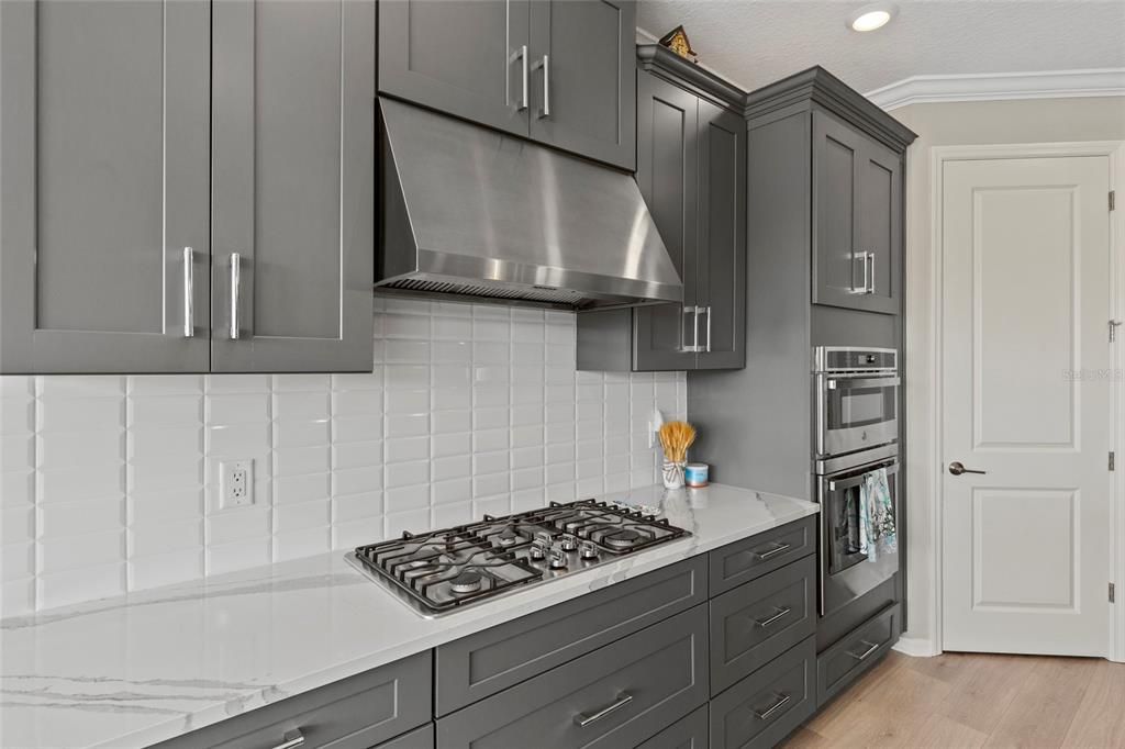 En Venta: $930,000 (4 camas, 3 baños, 2702 Pies cuadrados)