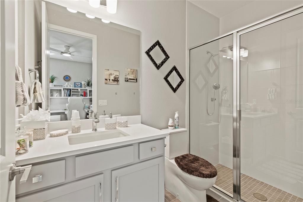 En Venta: $930,000 (4 camas, 3 baños, 2702 Pies cuadrados)