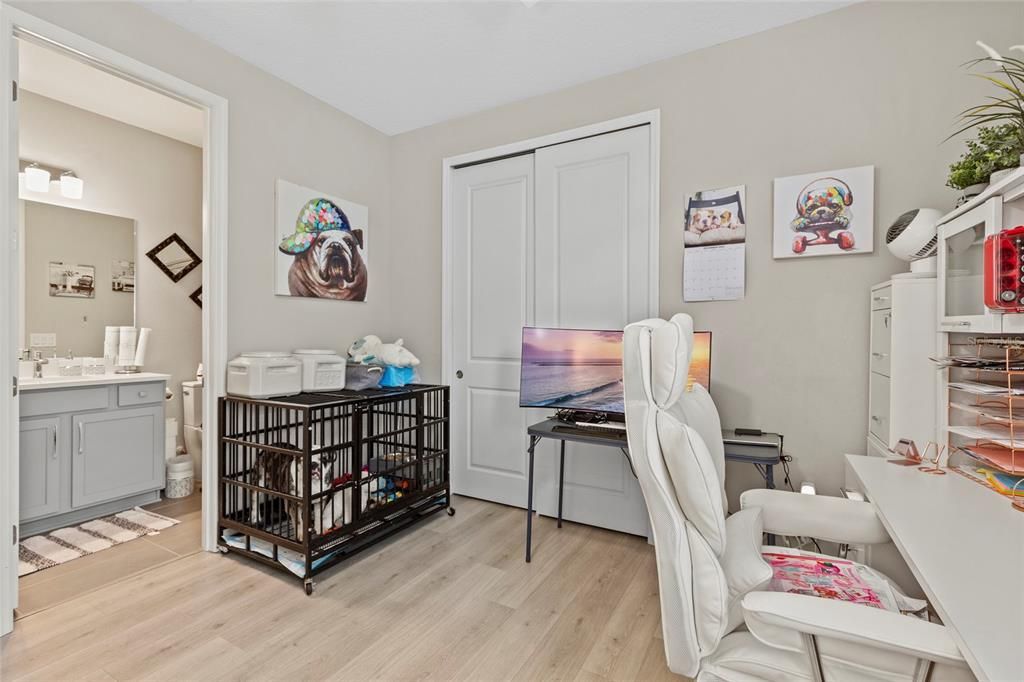 En Venta: $930,000 (4 camas, 3 baños, 2702 Pies cuadrados)