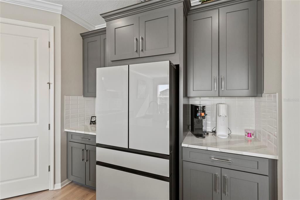 En Venta: $930,000 (4 camas, 3 baños, 2702 Pies cuadrados)