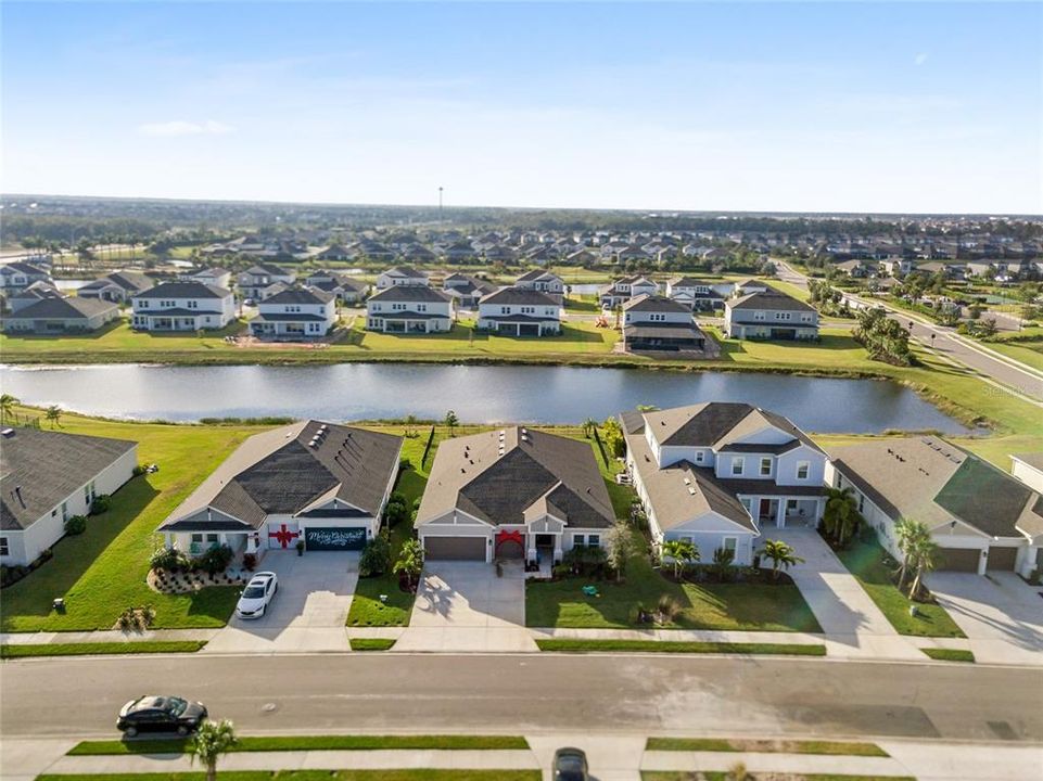 En Venta: $930,000 (4 camas, 3 baños, 2702 Pies cuadrados)