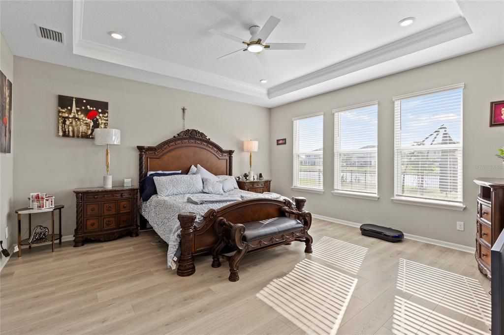 En Venta: $930,000 (4 camas, 3 baños, 2702 Pies cuadrados)