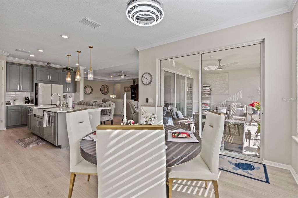 En Venta: $930,000 (4 camas, 3 baños, 2702 Pies cuadrados)