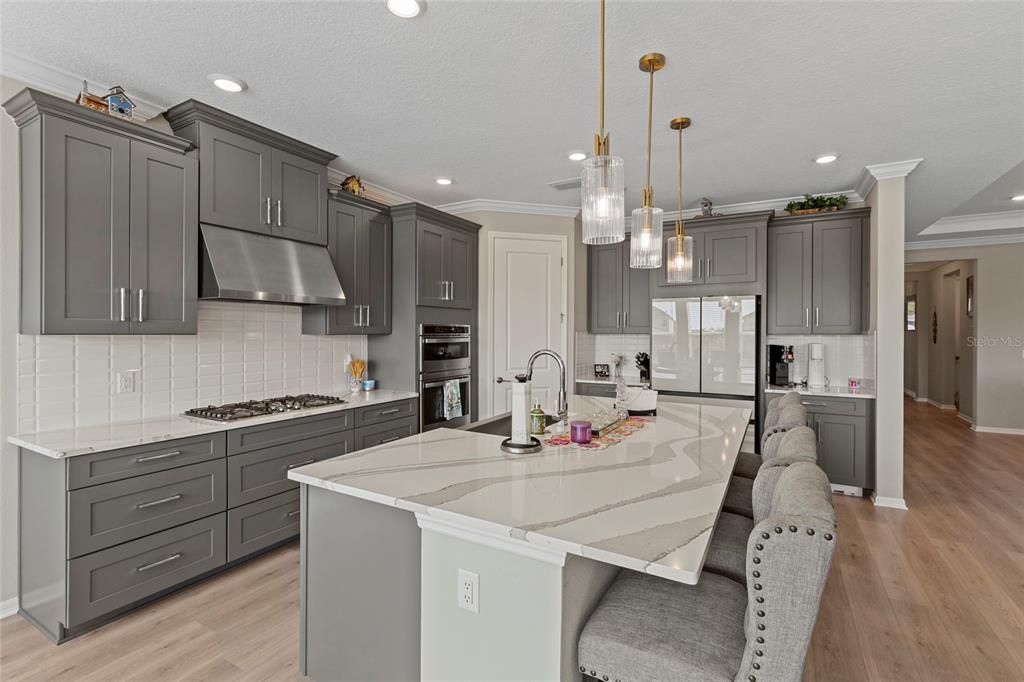 En Venta: $930,000 (4 camas, 3 baños, 2702 Pies cuadrados)