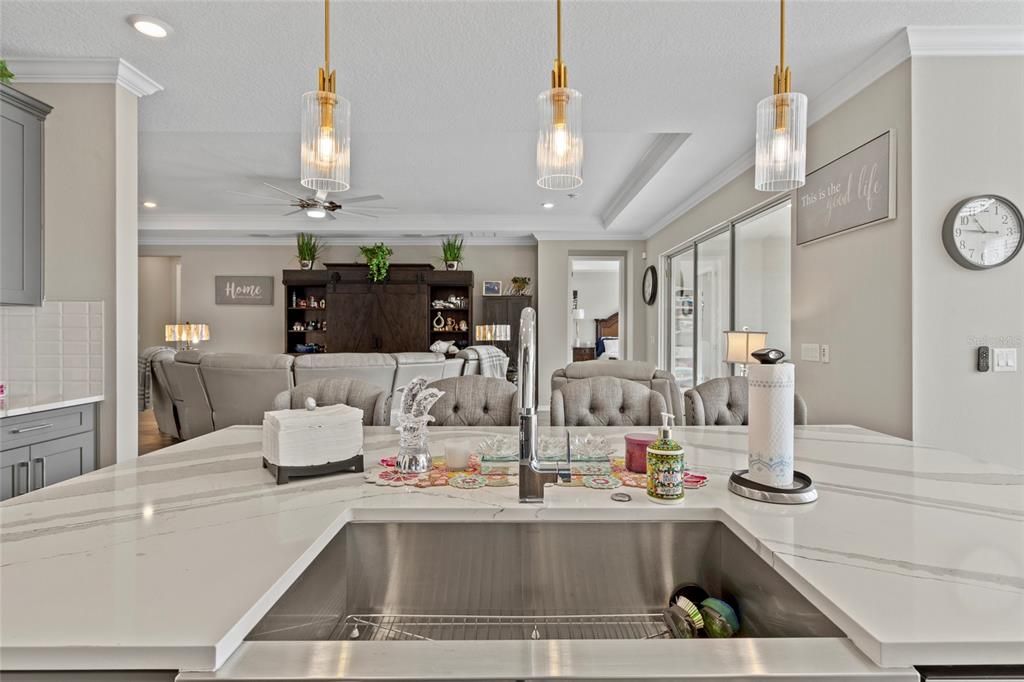 En Venta: $930,000 (4 camas, 3 baños, 2702 Pies cuadrados)