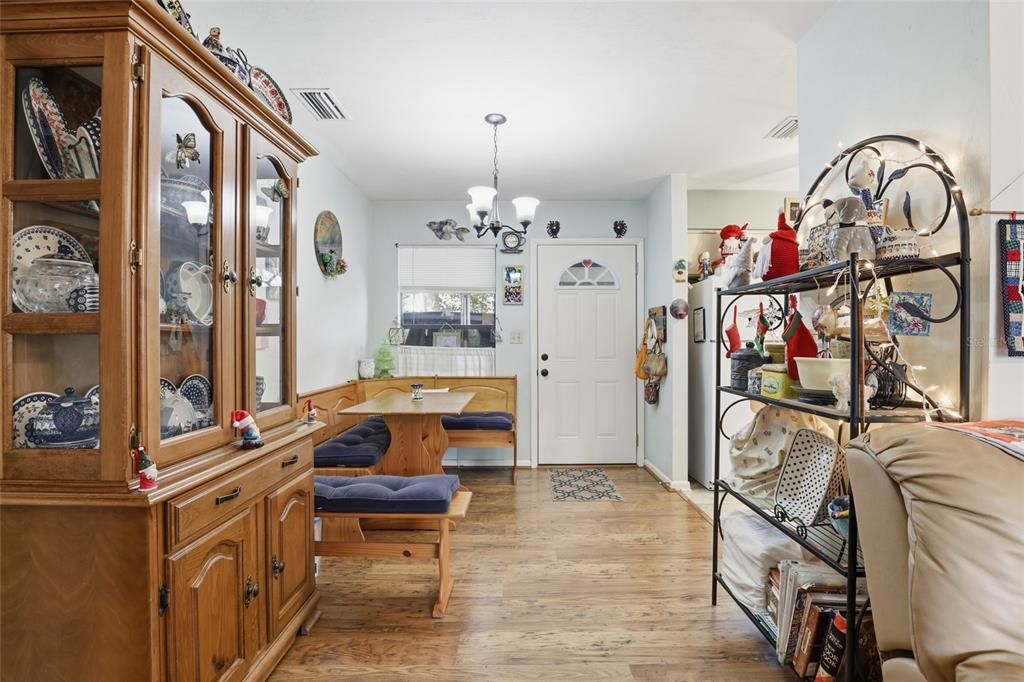 待售: $189,900 (2 贝兹, 2 浴室, 912 平方英尺)