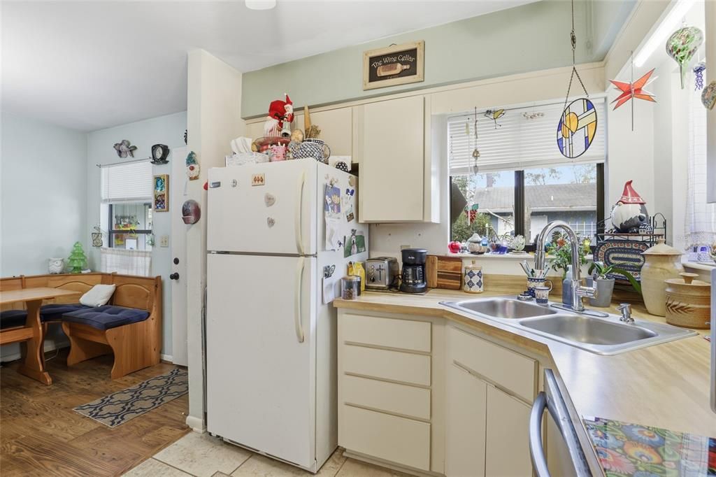 待售: $189,900 (2 贝兹, 2 浴室, 912 平方英尺)