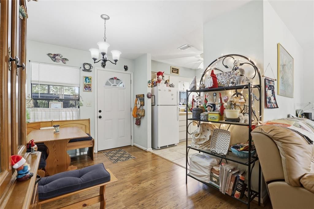 待售: $189,900 (2 贝兹, 2 浴室, 912 平方英尺)