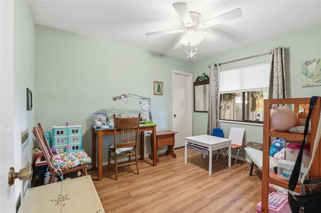 待售: $189,900 (2 贝兹, 2 浴室, 912 平方英尺)