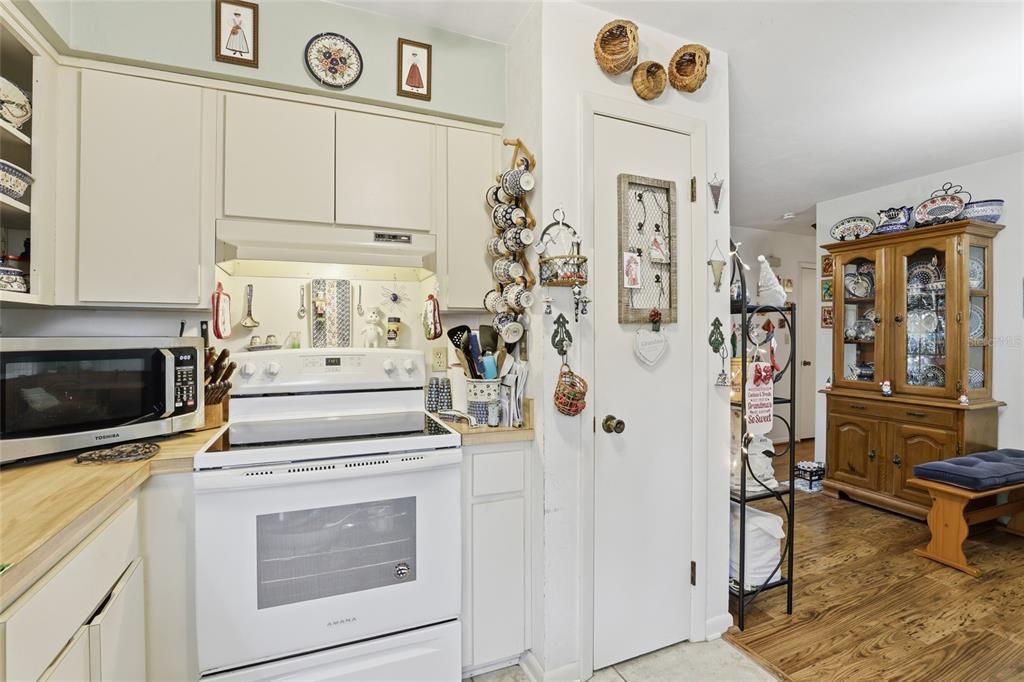 待售: $189,900 (2 贝兹, 2 浴室, 912 平方英尺)