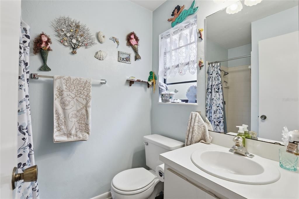 待售: $189,900 (2 贝兹, 2 浴室, 912 平方英尺)