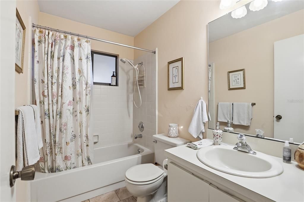 待售: $189,900 (2 贝兹, 2 浴室, 912 平方英尺)