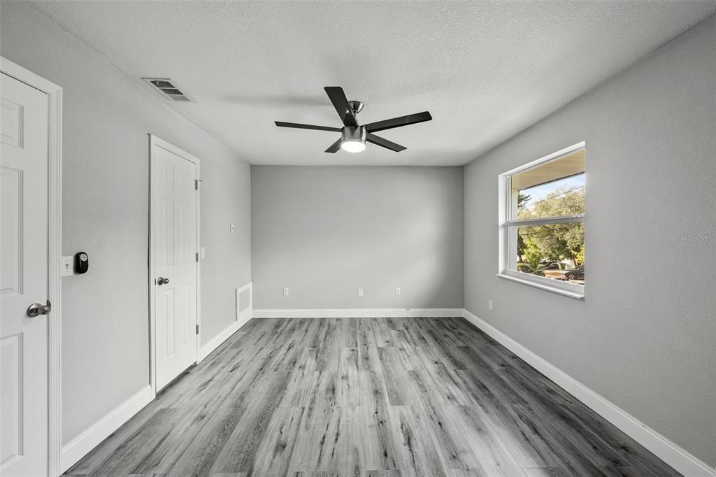 For Sale: $425,000 (3 beds, 2 baths, 1310 Square Feet)