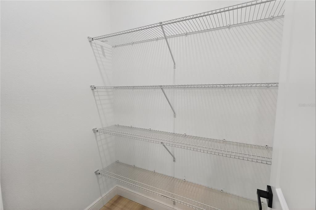 待售: $330,000 (4 贝兹, 3 浴室, 1949 平方英尺)