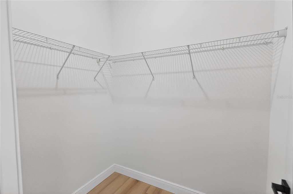 待售: $330,000 (4 贝兹, 3 浴室, 1949 平方英尺)