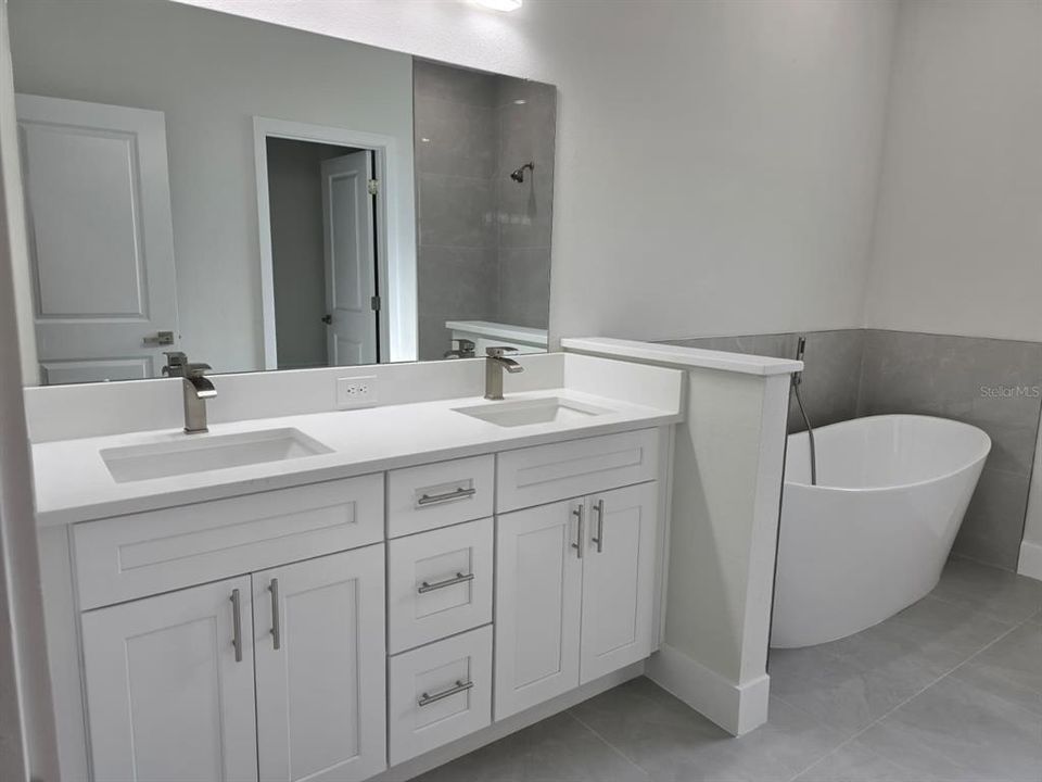 На продажу: $379,900 (4 спален, 2 ванн, 1695 Квадратных фут)