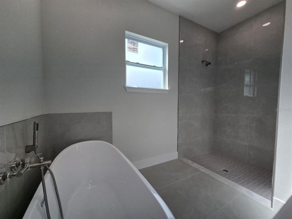 На продажу: $379,900 (4 спален, 2 ванн, 1695 Квадратных фут)