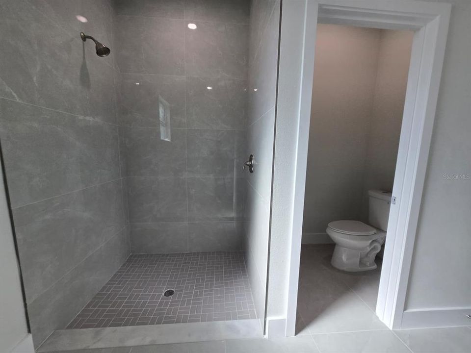 На продажу: $379,900 (4 спален, 2 ванн, 1695 Квадратных фут)