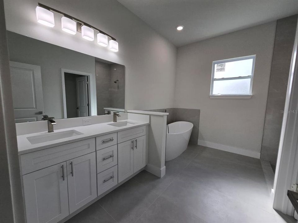 На продажу: $379,900 (4 спален, 2 ванн, 1695 Квадратных фут)