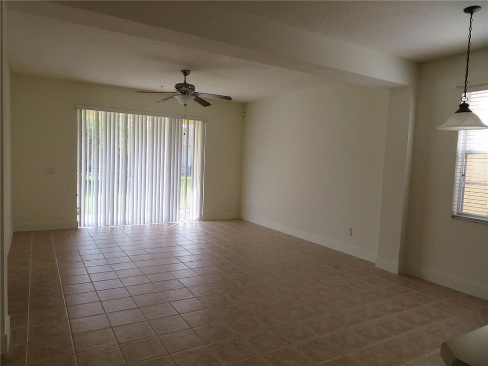 出租: $2,895 (4 贝兹, 3 浴室, 2359 平方英尺)