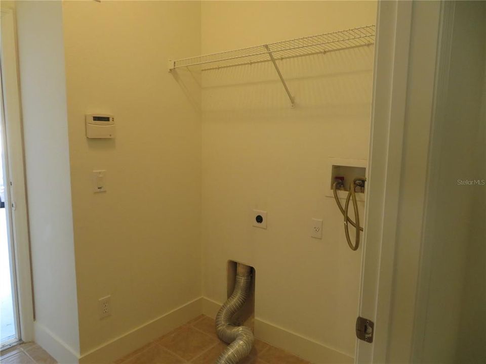 出租: $2,895 (4 贝兹, 3 浴室, 2359 平方英尺)