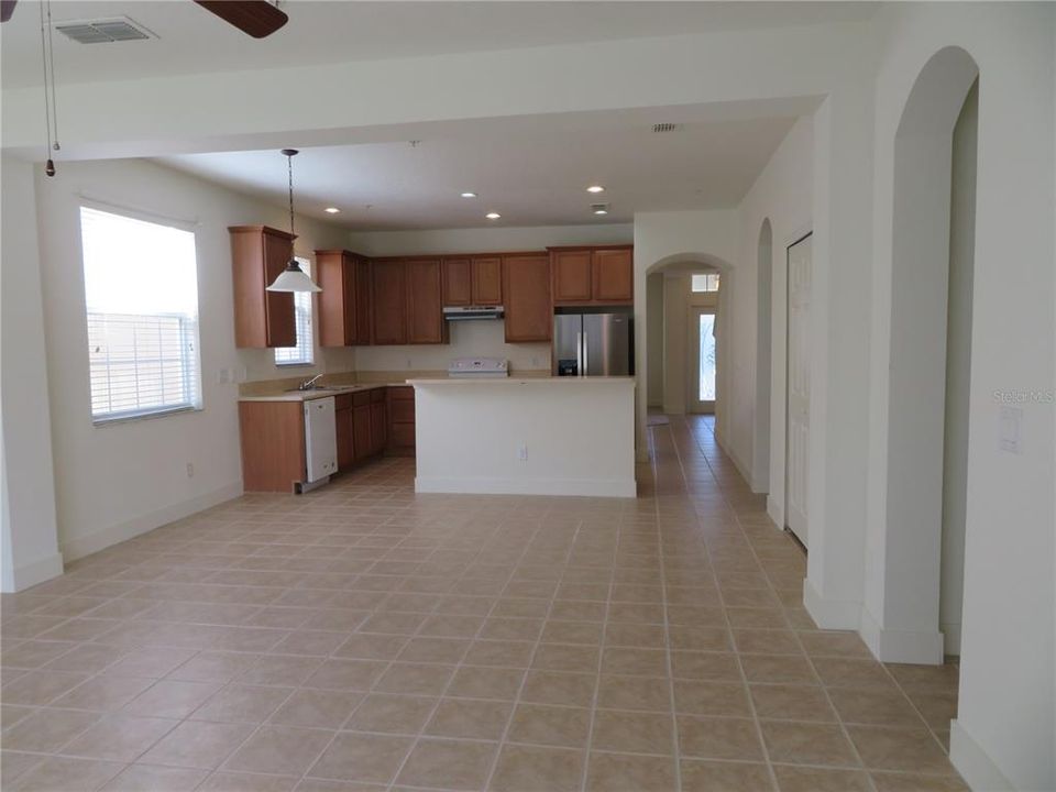 出租: $2,895 (4 贝兹, 3 浴室, 2359 平方英尺)