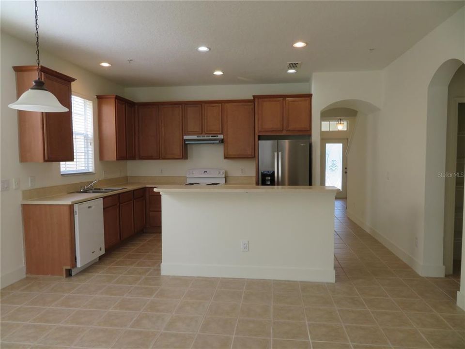 出租: $2,895 (4 贝兹, 3 浴室, 2359 平方英尺)