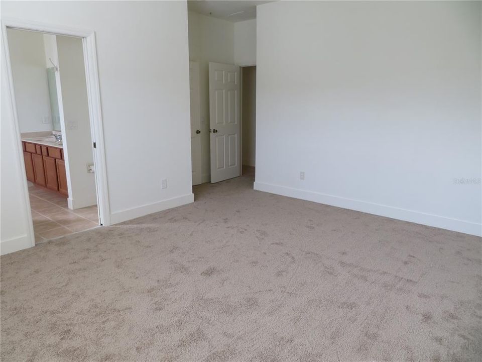 出租: $2,895 (4 贝兹, 3 浴室, 2359 平方英尺)