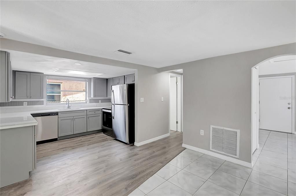 待售: $299,900 (4 贝兹, 2 浴室, 1772 平方英尺)