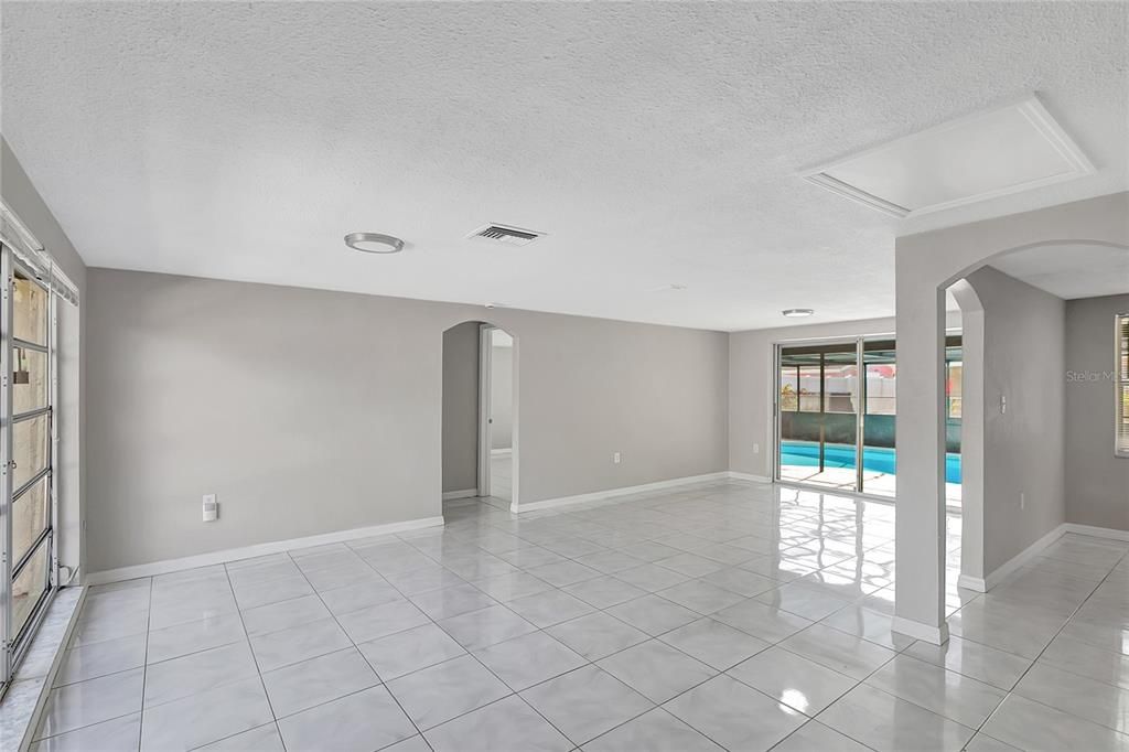 待售: $299,900 (4 贝兹, 2 浴室, 1772 平方英尺)