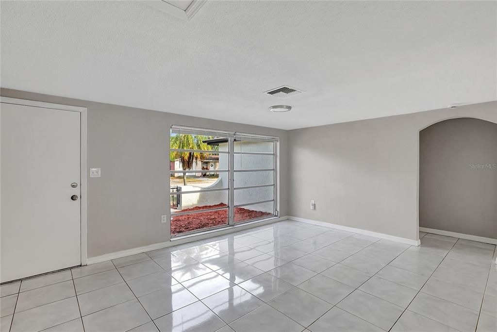 待售: $299,900 (4 贝兹, 2 浴室, 1772 平方英尺)