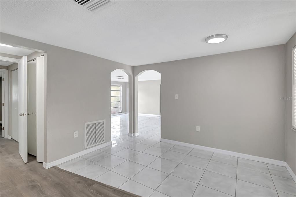 待售: $299,900 (4 贝兹, 2 浴室, 1772 平方英尺)