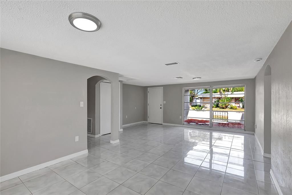 待售: $299,900 (4 贝兹, 2 浴室, 1772 平方英尺)