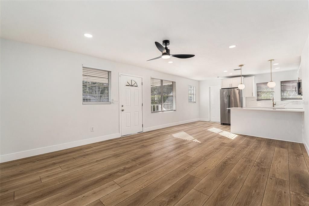 待售: $279,000 (3 贝兹, 1 浴室, 1084 平方英尺)