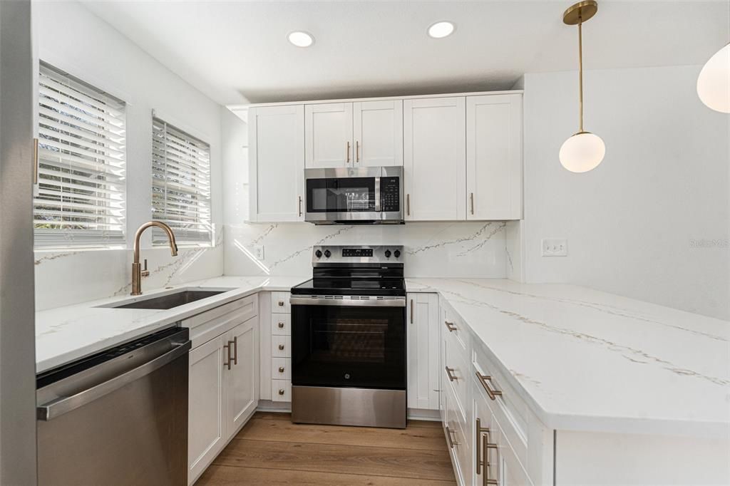 待售: $279,000 (3 贝兹, 1 浴室, 1084 平方英尺)