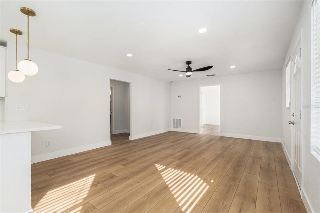 待售: $279,000 (3 贝兹, 1 浴室, 1084 平方英尺)