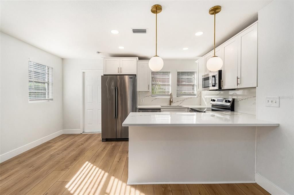 待售: $279,000 (3 贝兹, 1 浴室, 1084 平方英尺)