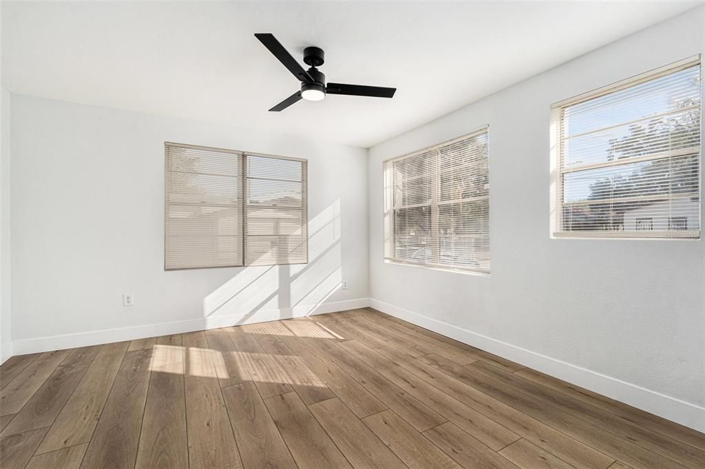 待售: $279,000 (3 贝兹, 1 浴室, 1084 平方英尺)