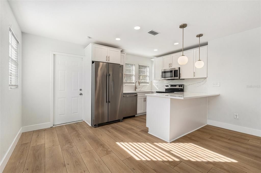 待售: $279,000 (3 贝兹, 1 浴室, 1084 平方英尺)