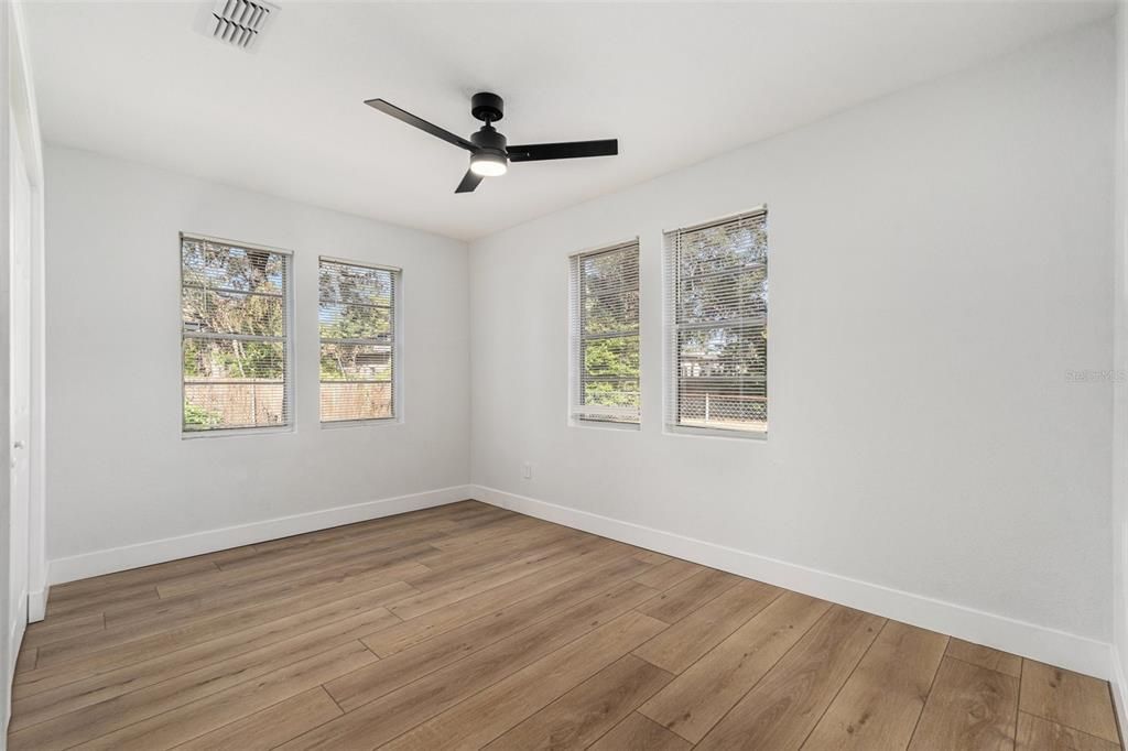 待售: $279,000 (3 贝兹, 1 浴室, 1084 平方英尺)