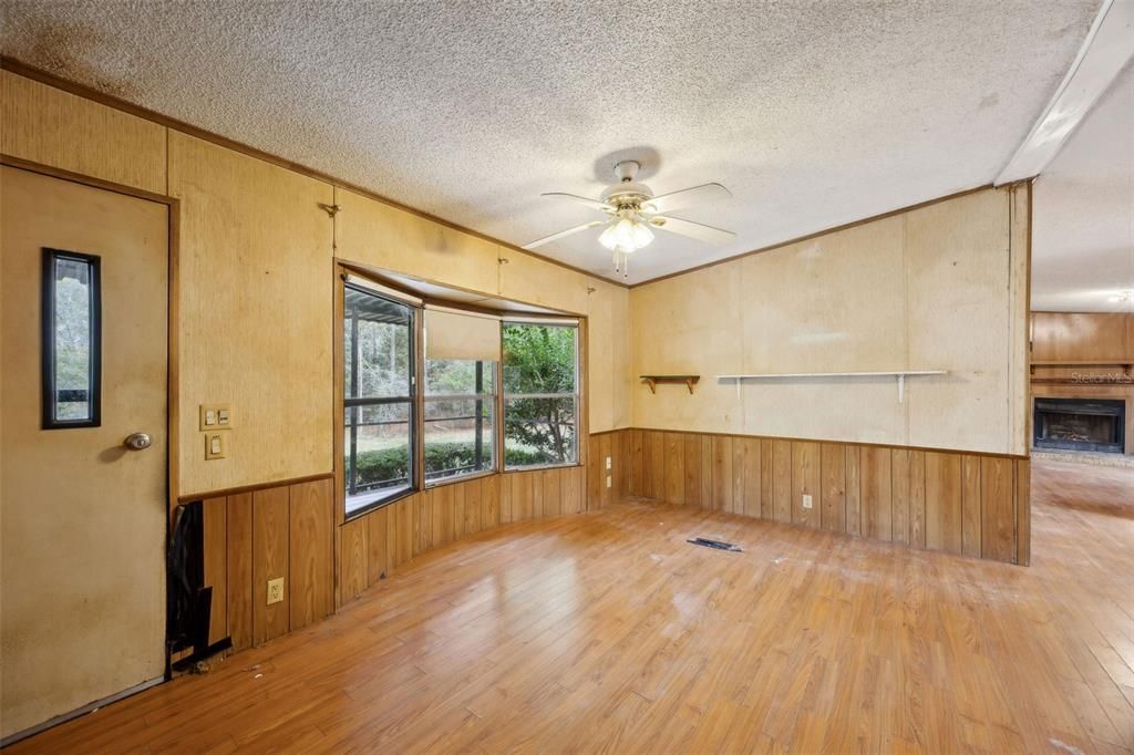 待售: $110,000 (3 贝兹, 2 浴室, 1186 平方英尺)