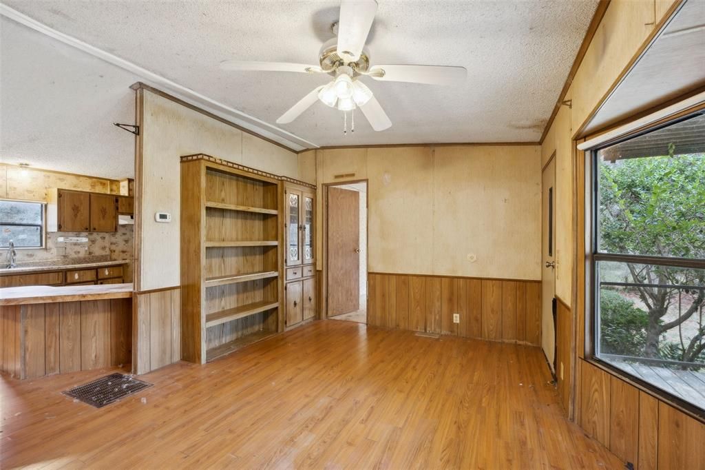 待售: $110,000 (3 贝兹, 2 浴室, 1186 平方英尺)