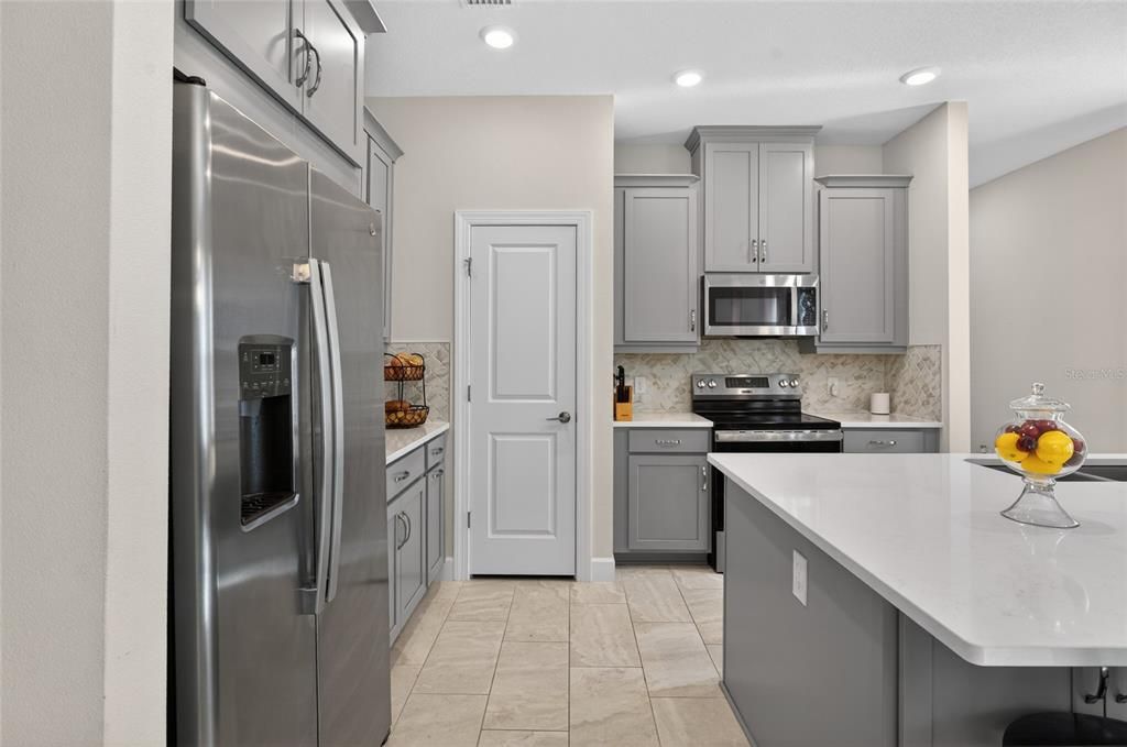 For Sale: $375,000 (3 beds, 2 baths, 1723 Square Feet)