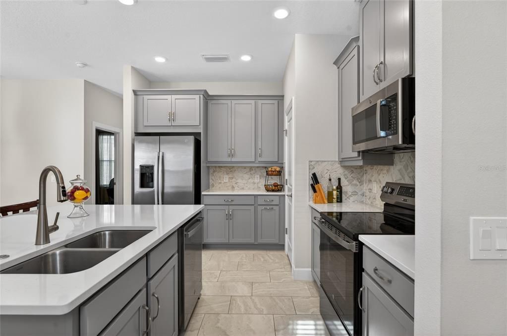 For Sale: $375,000 (3 beds, 2 baths, 1723 Square Feet)