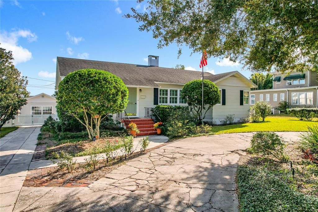 For Sale: $375,000 (3 beds, 2 baths, 1569 Square Feet)