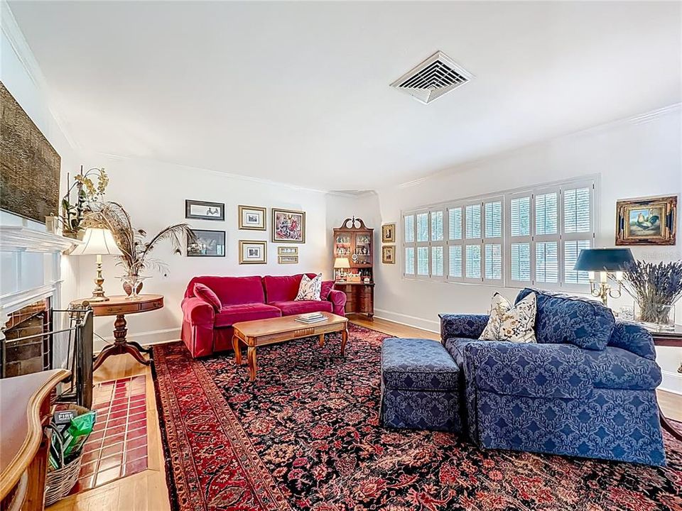 For Sale: $375,000 (3 beds, 2 baths, 1569 Square Feet)