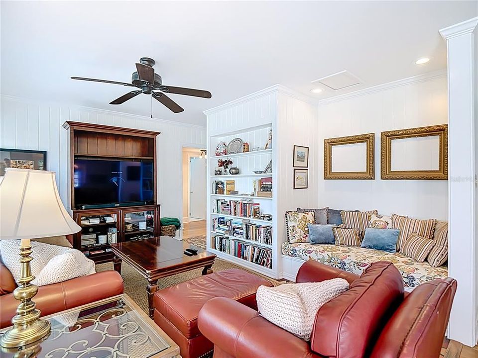 For Sale: $375,000 (3 beds, 2 baths, 1569 Square Feet)